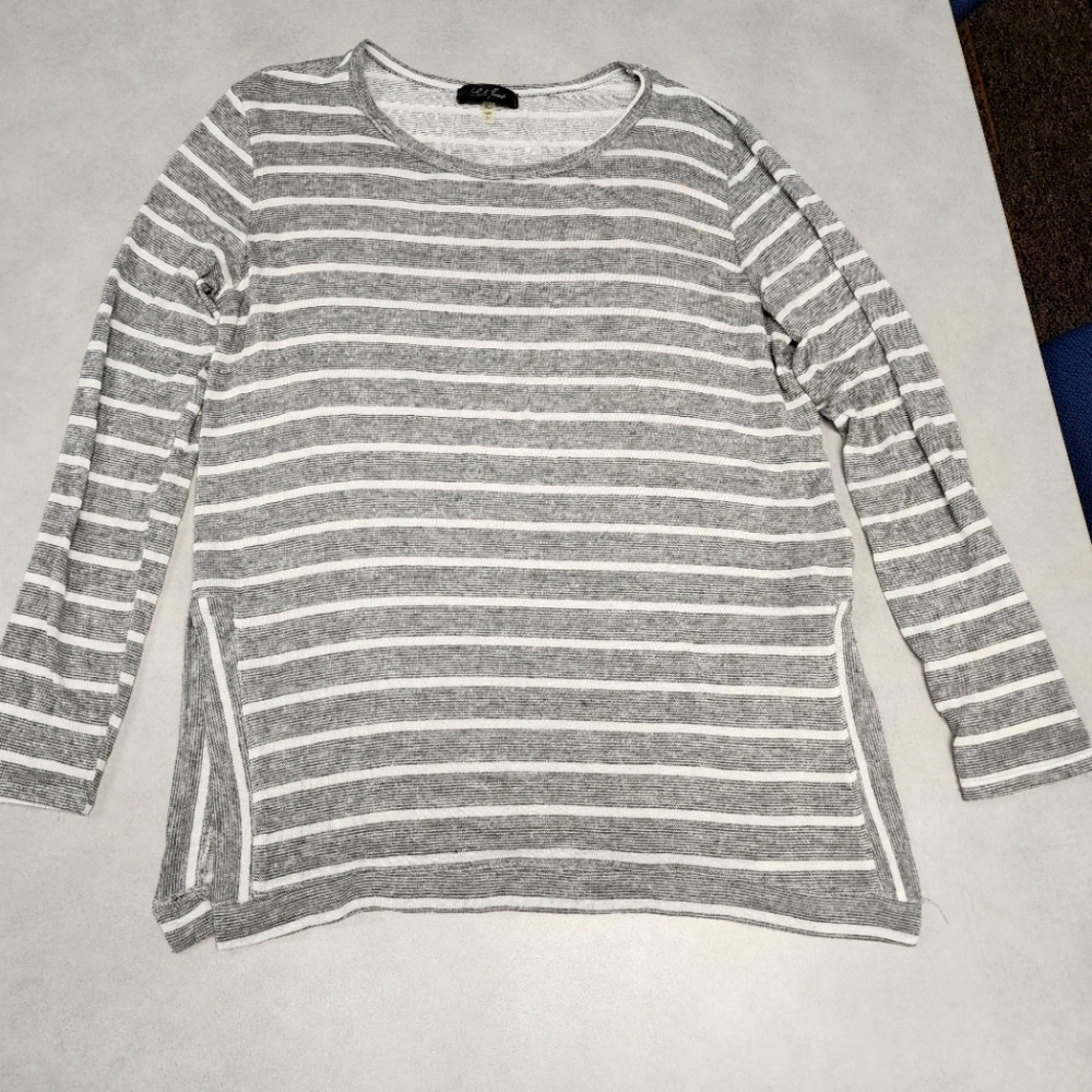 EUC Laila Jayde Long Sleeve Top